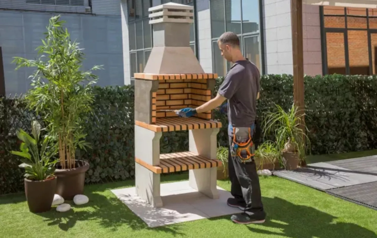 Una barbacoa de material de Leroy Merlin / LEROY MERLIN Una barbacoa de material de Leroy Merlin / LEROY MERLIN