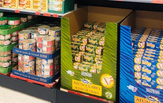 Latas de atún en un supermercado Mercadona / Foto de archivo MERCADONA Latas de atún en un supermercado Mercadona / Foto de archivo MERCADONA