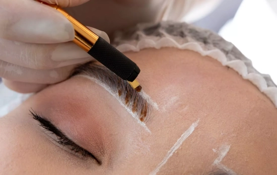Técnica 'microblading' en cejas / FREEPIK Técnica 'microblading' en cejas / FREEPIK