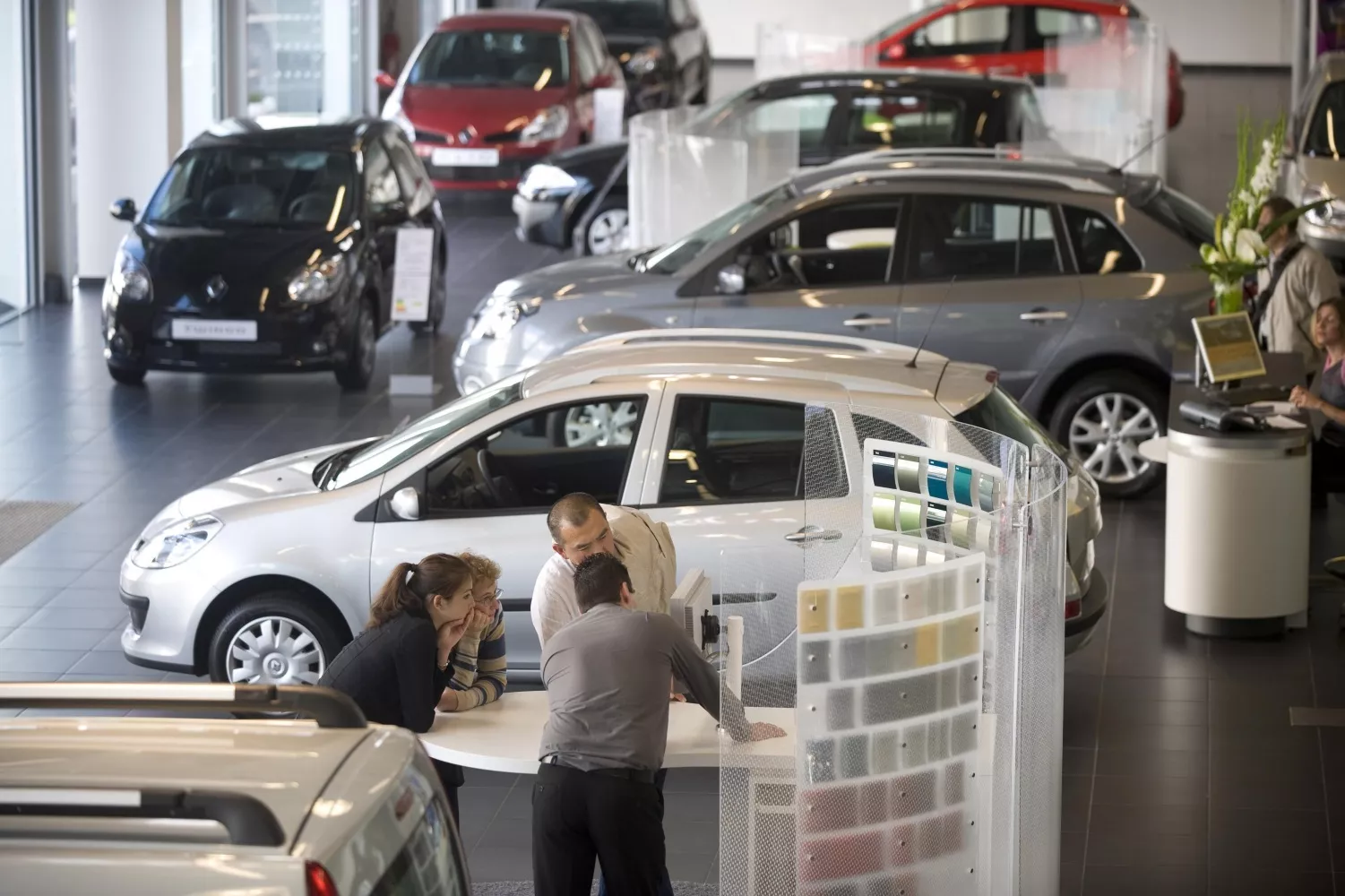 Un concesionario de Renault, una de las marcas implicadas en el cártel de coches / EP Un concesionario de Renault, una de las marcas implicadas en el cártel de coches / EP