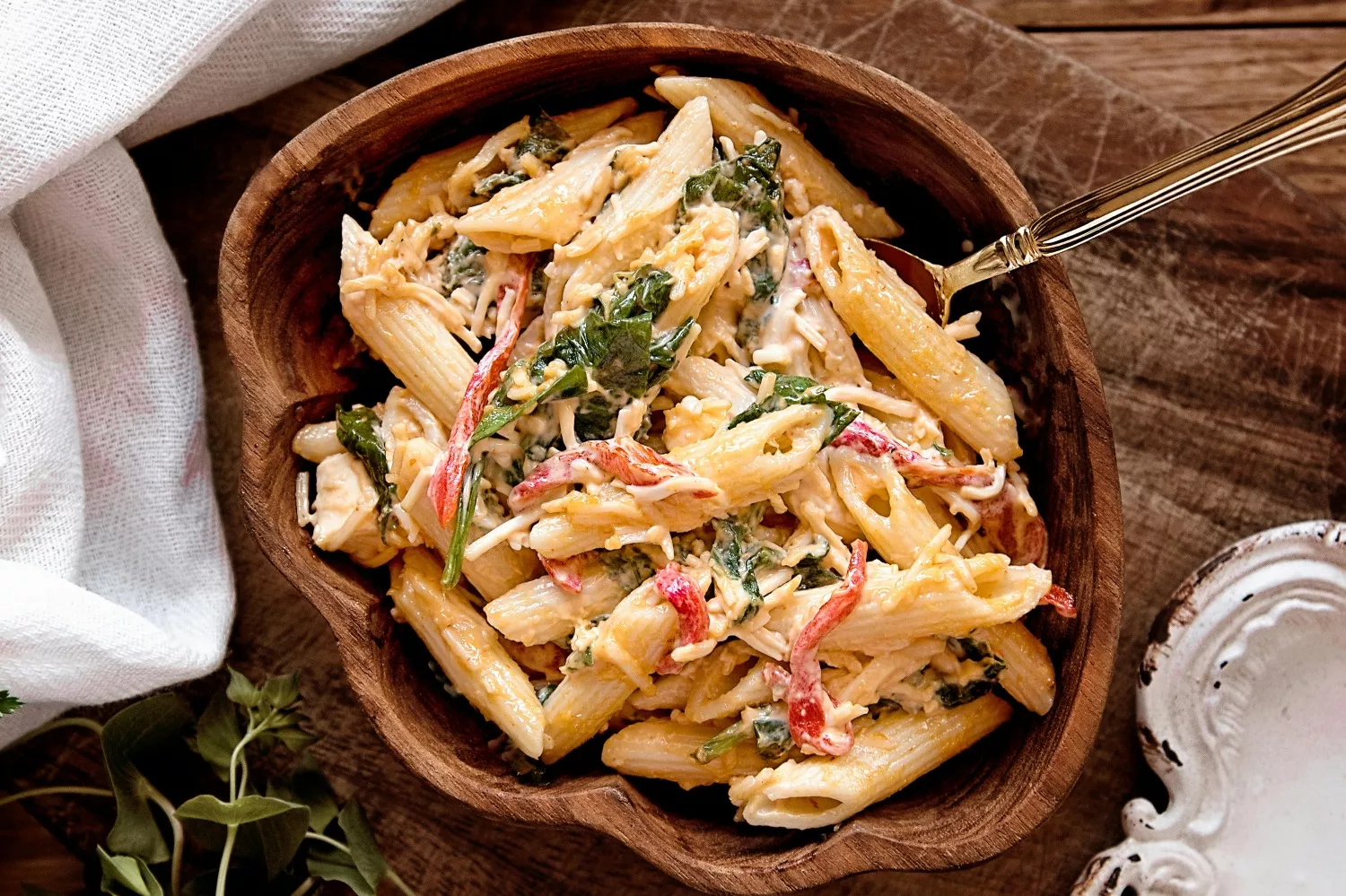 Un plato de pasta con verduras, fuente de carbohidratos como la que Tom Cruise prefiere evitar/ PEXELS Un plato de pasta con verduras, fuente de carbohidratos como la que Tom Cruise prefiere evitar/ PEXELS