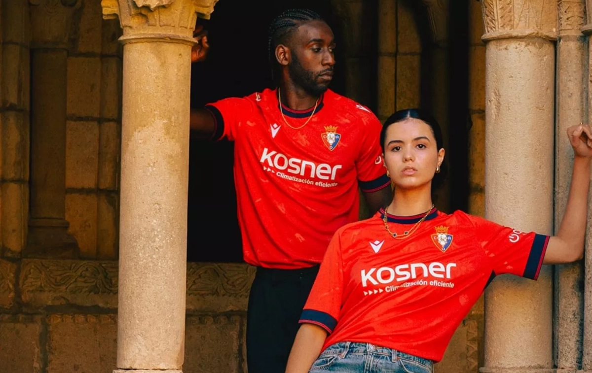 La nueva camiseta de Osasuna / MACRON La nueva camiseta de Osasuna / MACRON