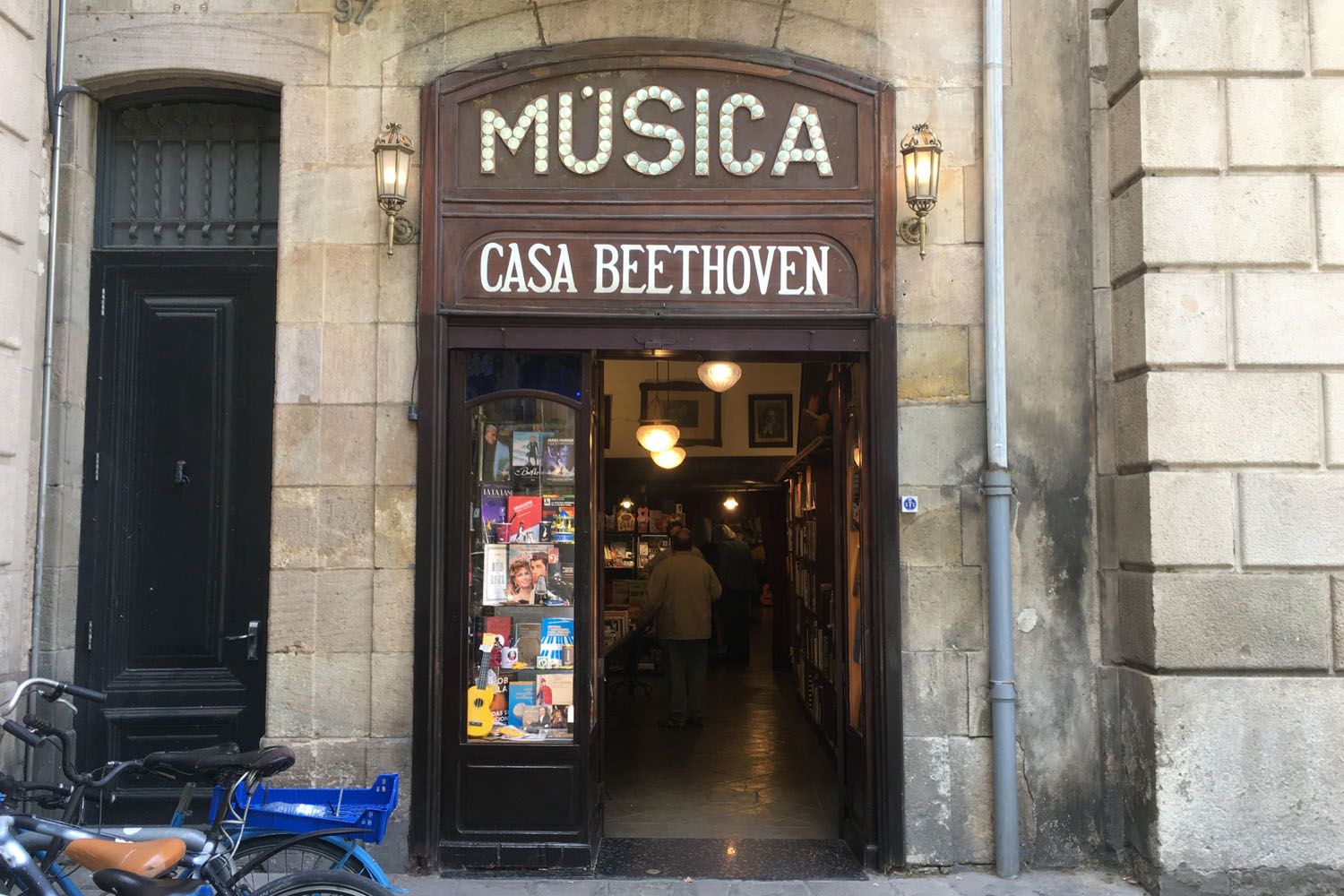 La fachada de la mítica Casa Beethoven de La Rambla de Barcelona / CG