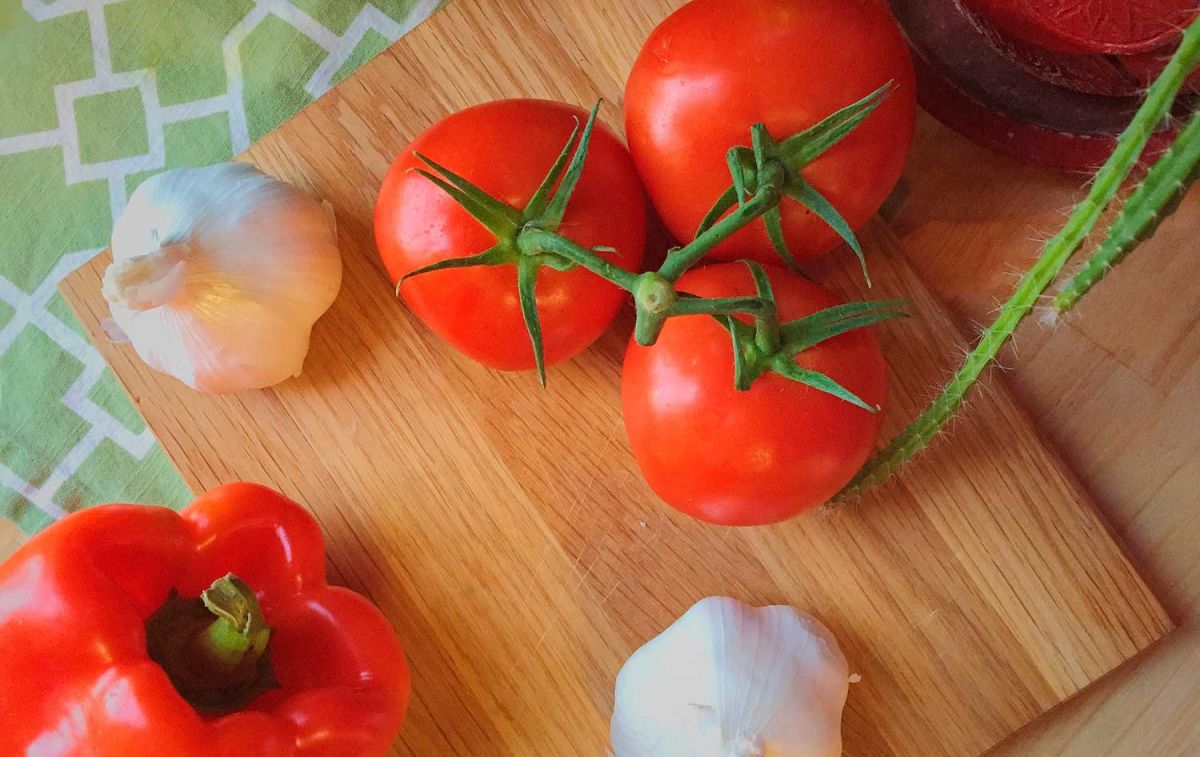 Algunos tomates, ajo y pimiento rojo / PIXABAY Algunos tomates, ajo y pimiento rojo / PIXABAY