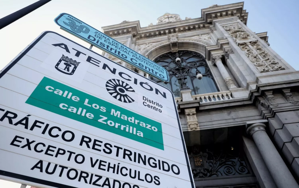 Un cartel anuncia la Zona de Bajas Emisiones en Madrid / EDUARDO PARRA - EUROPA PRESS Un cartel anuncia la Zona de Bajas Emisiones en Madrid / EDUARDO PARRA - EUROPA PRESS