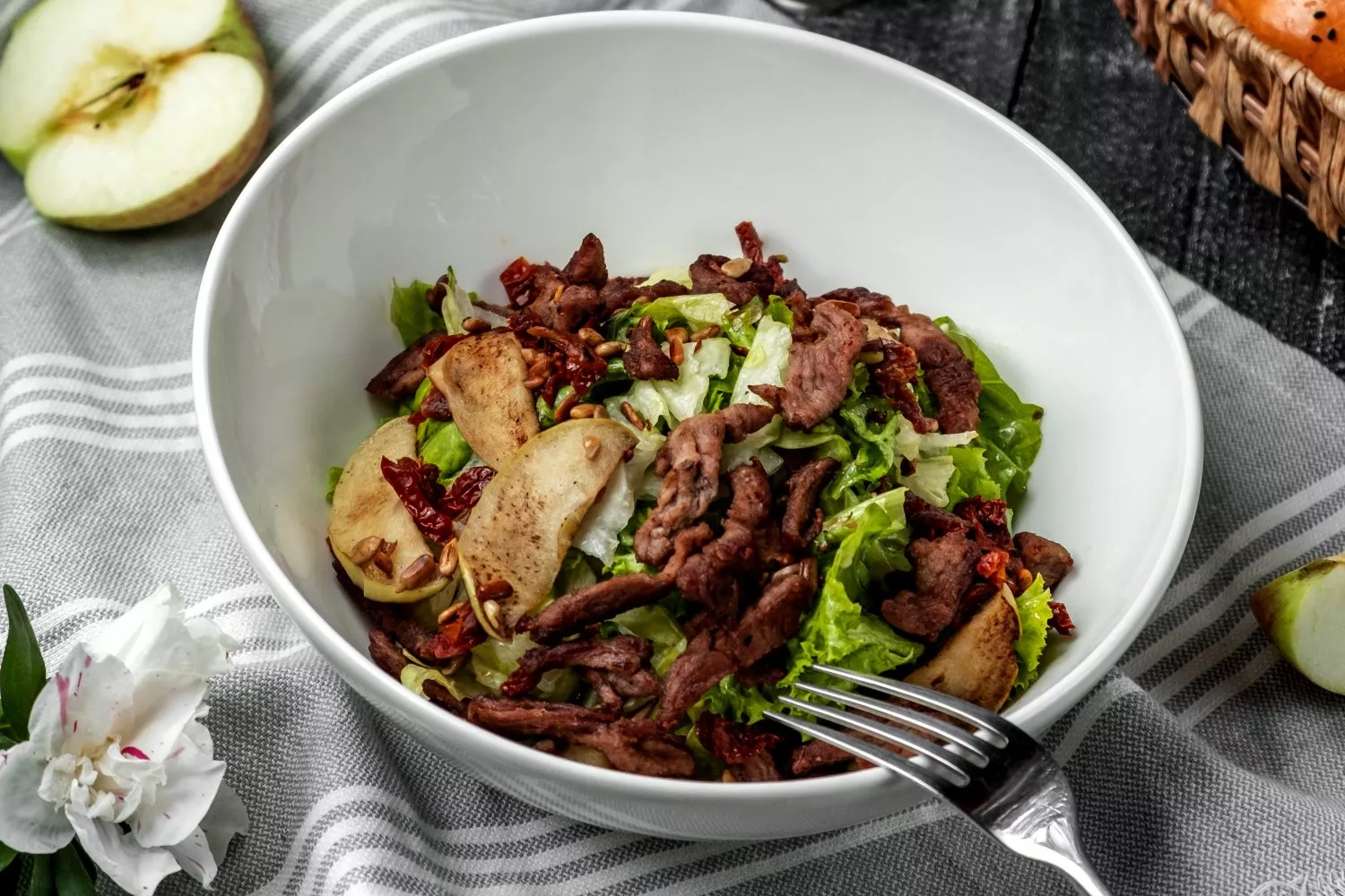 Un plato con ternera de aspecto similar al nuevo producto de Better Balance / FREEPIK -  KamranAydinov
