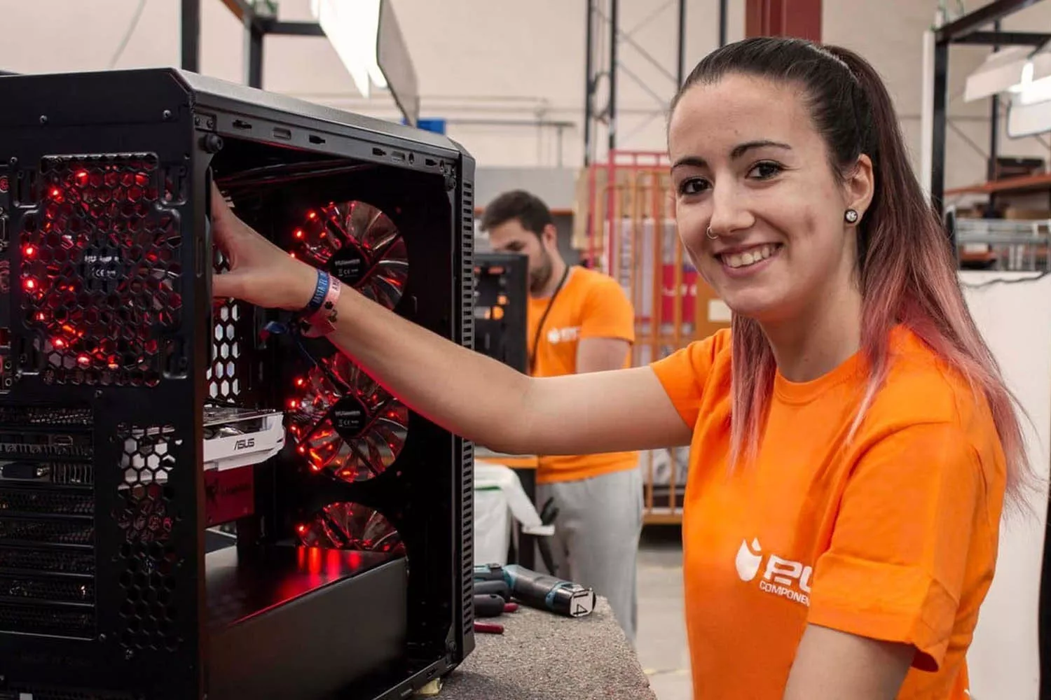 Una trabajadora de PcComponentes / PCCOMPONENTES