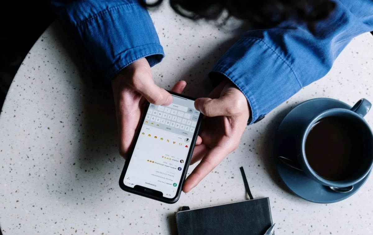 Una persona utiliza WhatsApp / PEXELS Una persona utiliza WhatsApp / PEXELS