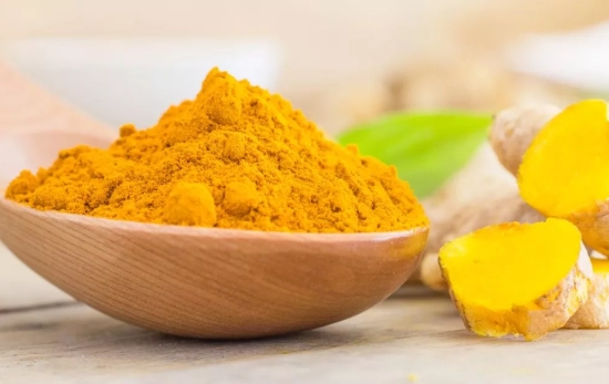 Cúrcuma y jengibre naturales / Freepik Cúrcuma y jengibre naturales / Freepik
