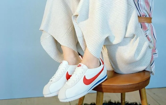 Las Nike Cortez han vuelto a ponerse de moda este 2024/ Suttherstock Las Nike Cortez han vuelto a ponerse de moda este 2024/ Suttherstock