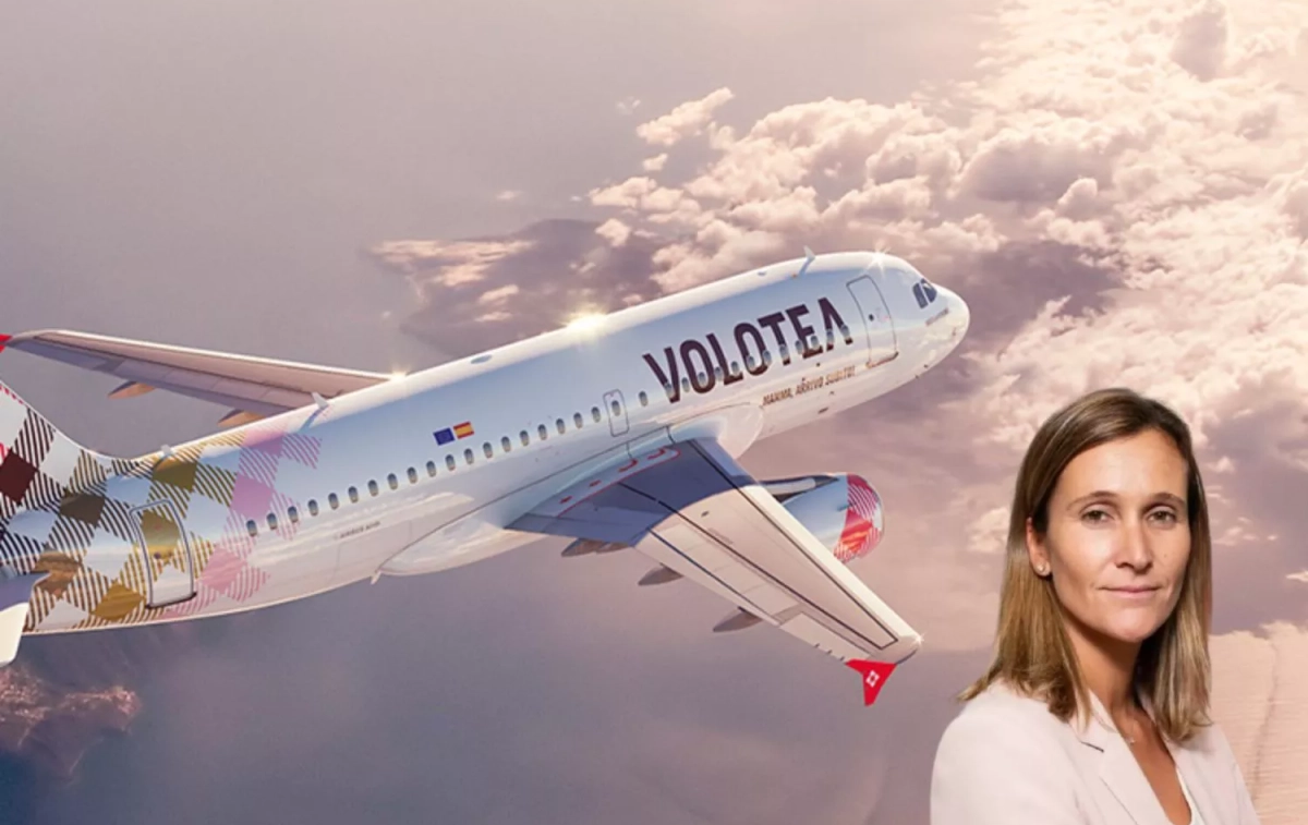 Un avión de Volotea y la directora de comunicación de la compañía, Sandra Rikić / FOTOMONTAJE CG Un avión de Volotea y la directora de comunicación de la compañía, Sandra Rikić / FOTOMONTAJE CG