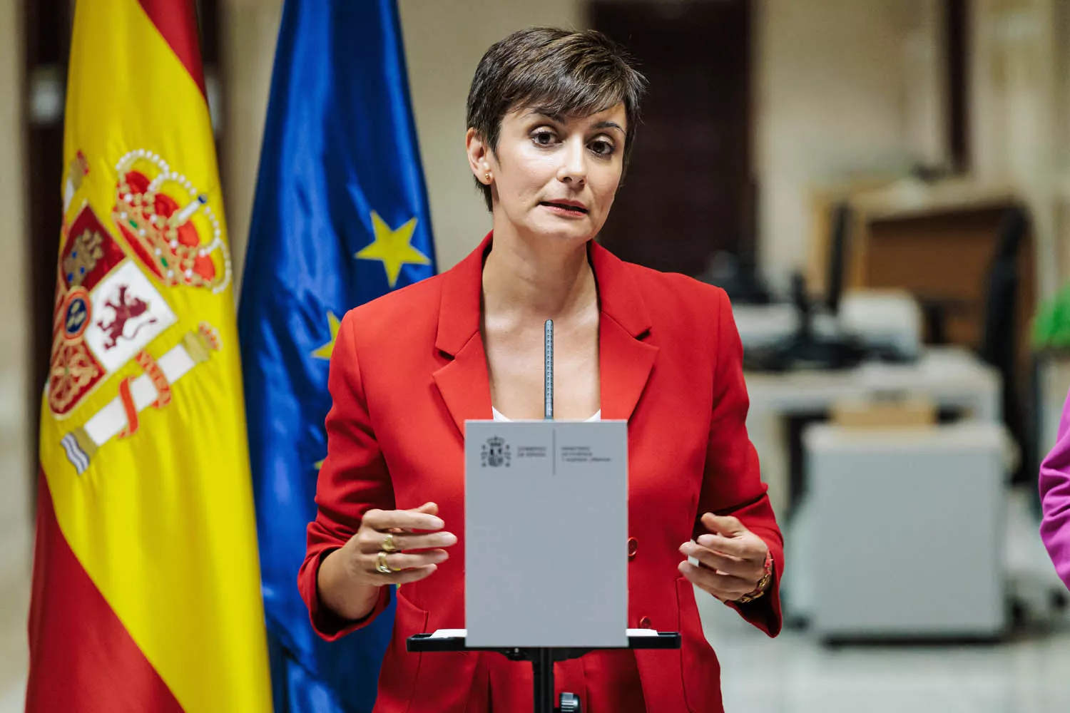 La ministra de Vivienda y Agenda Urbana, Isabel Rodríguez, durante una rueda de prensa para informar sobre el Bono Alquiler Joven / CARLOS LUJÁN EP La ministra de Vivienda y Agenda Urbana, Isabel Rodríguez, durante una rueda de prensa para informar sobre el Bono Alquiler Joven / CARLOS LUJÁN EP