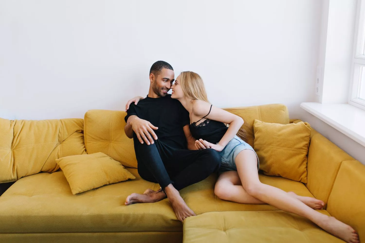 Las pautas de ChatGPT para reavivar la relación con tu pareja/ FREEPIK - lookstudio