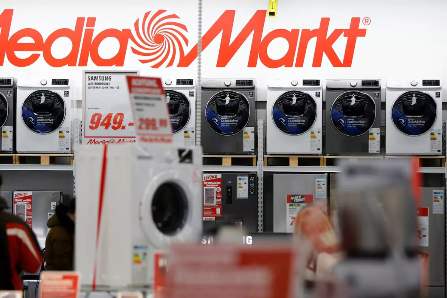 Várias máquinas de lavar roupa na MediaMarkt / REUTERS