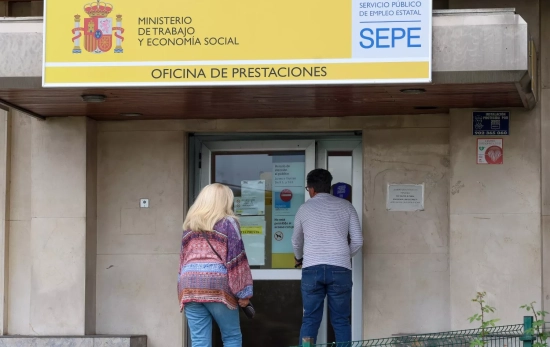 Varias personas entran a una oficina del SEPE/ Marta Fernández - EP Varias personas entran a una oficina del SEPE/ Marta Fernández - EP