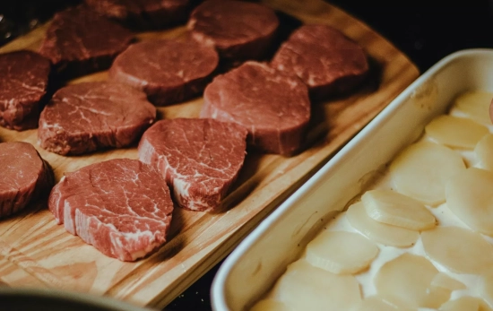 Medallones de carne roja / PEXELS Medallones de carne roja / PEXELS
