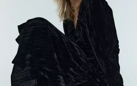 Los vestidos negros en terciopelo siempre son un acierto para un estilismo de Halloween/ PINTEREST.COM Los vestidos negros en terciopelo siempre son un acierto para un estilismo de Halloween/ PINTEREST.COM