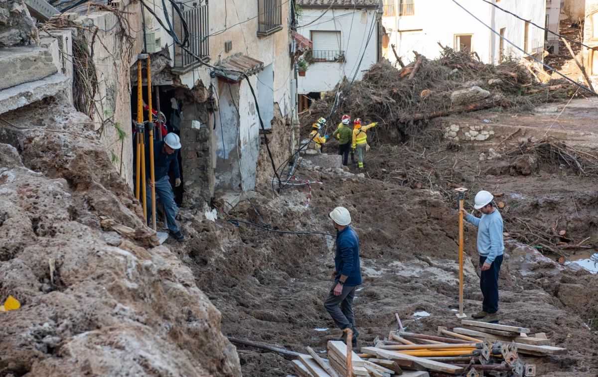 Varios servicios de emergencia trabajando en Letur, Albacete, tras el paso de la DANA / VÍCTOR FERNÁNDEZ - EP Varios servicios de emergencia trabajando en Letur, Albacete, tras el paso de la DANA / VÍCTOR FERNÁNDEZ - EP