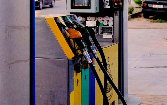 El olor a gasolina resulta fascinante en muchas pituitarias/ PEXELS El olor a gasolina resulta fascinante en muchas pituitarias/ PEXELS