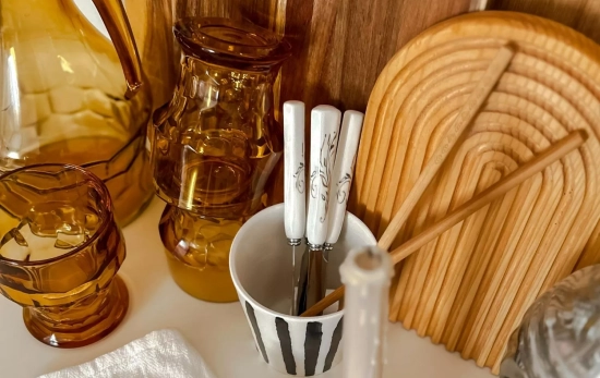 La vajilla de casa de tu abuela ahora es tendencia/ PEXELS La vajilla de casa de tu abuela ahora es tendencia/ PEXELS
