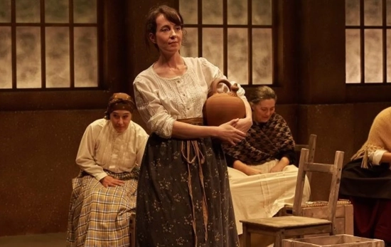 Una escena de la obra 'Cigarreras', basada en 'La Tribuna' de Emilia Pardo Bazán Gloria Muñoz / AYUNTAMIENTO DE MADRID Una escena de la obra 'Cigarreras', basada en 'La Tribuna' de Emilia Pardo Bazán Gloria Muñoz / AYUNTAMIENTO DE MADRID