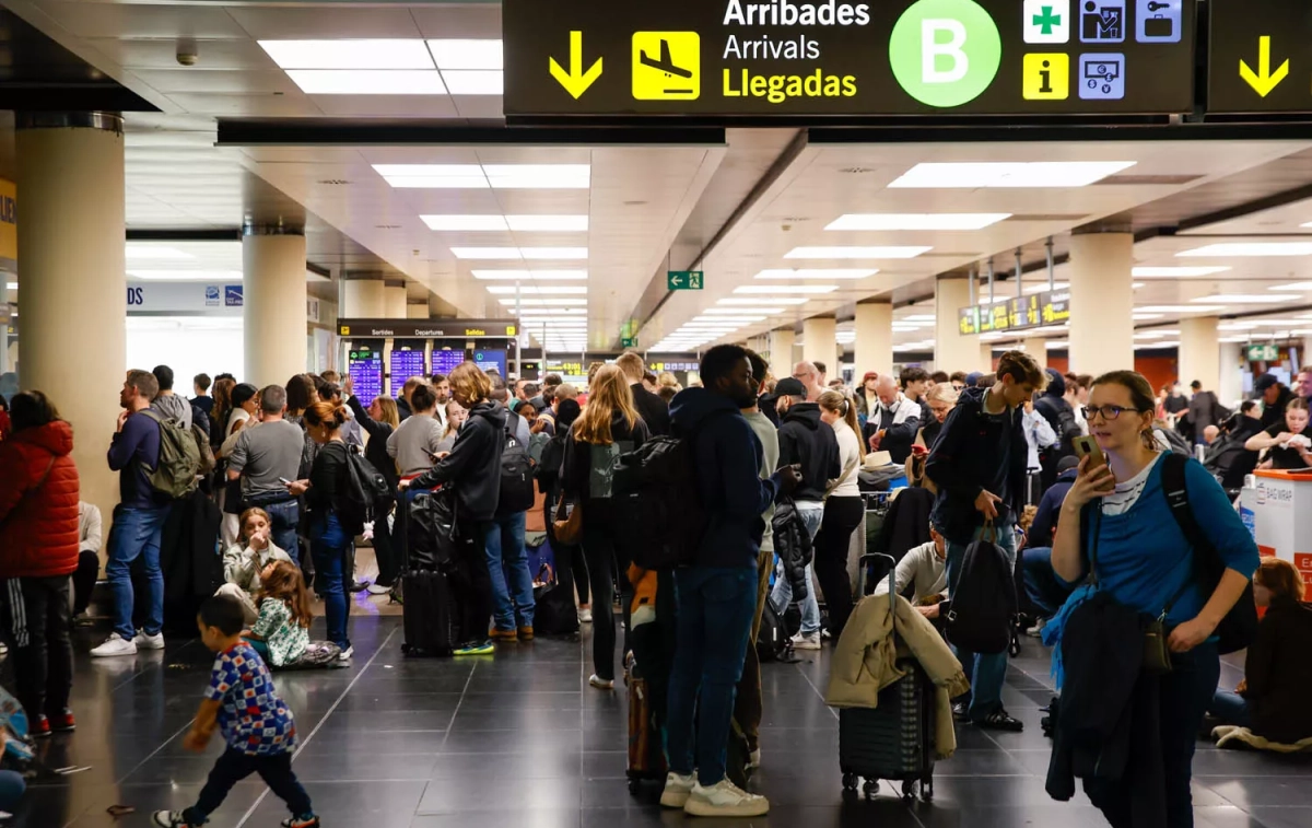 Varias personas en el aeropuerto de Barcelona El Prat a 4 de noviembre de 2024 / KIKE RINCÓN - EP Varias personas en el aeropuerto de Barcelona El Prat a 4 de noviembre de 2024 / KIKE RINCÓN - EP