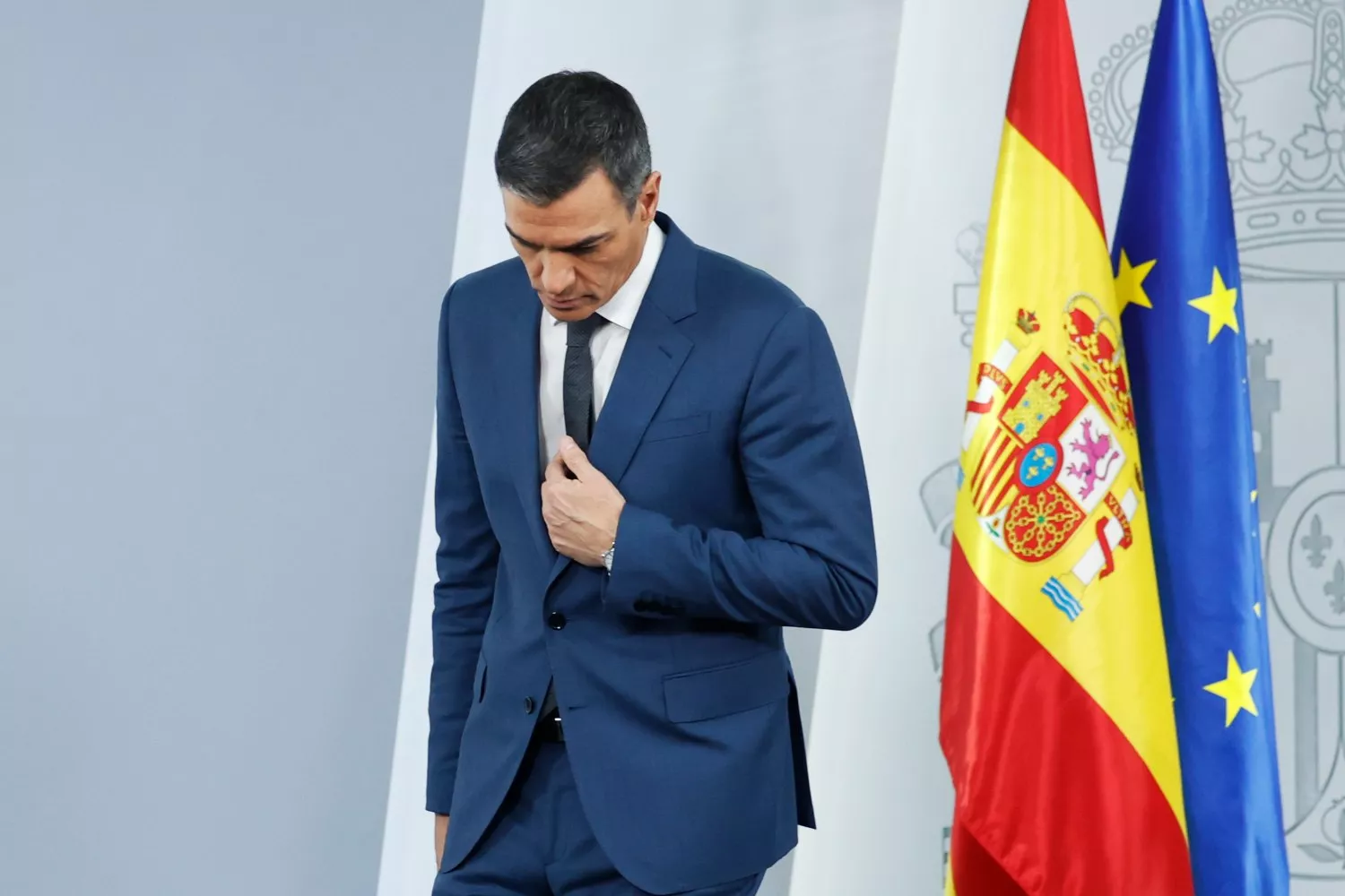 El presidente del Gobierno, Pedro Sánchez, antes de su discurso oficial de anoche / Mariscal - EFE El presidente del Gobierno, Pedro Sánchez, antes de su discurso oficial de anoche / Mariscal - EFE