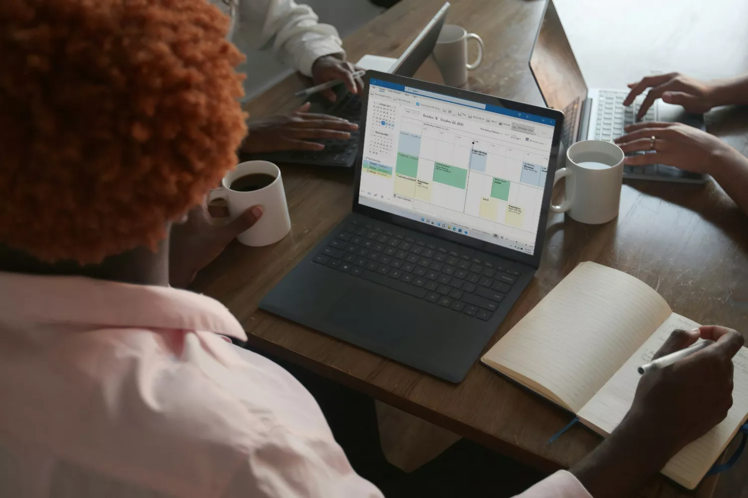 Uma pessoa utiliza o Excel, um programa do Microsoft Office / UNSPLASH