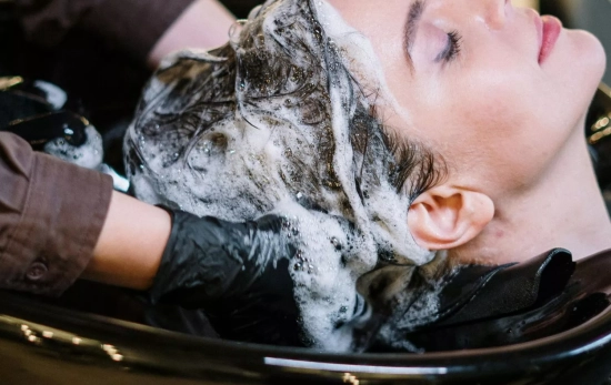 Descubre cómo dejar tu melena como recién salida de la peluquería/ PEXELS Descubre cómo dejar tu melena como recién salida de la peluquería/ PEXELS