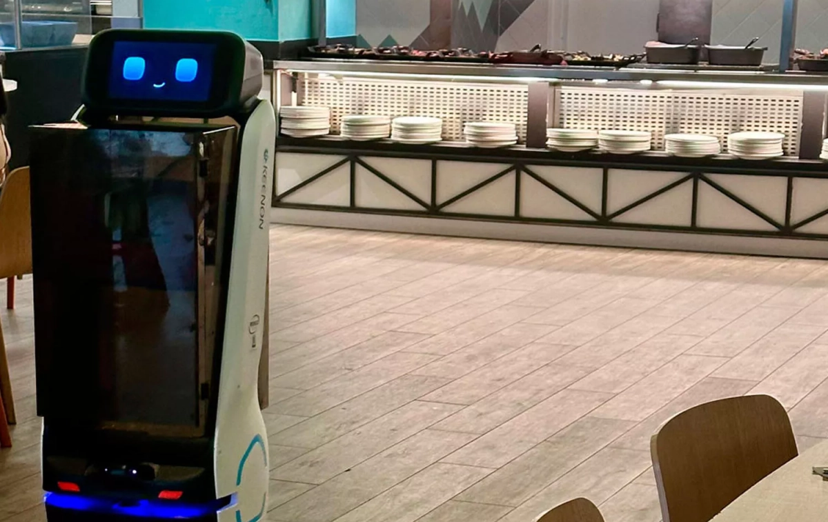 El robot camarero que sirve los desayunos en un hotel de Meliá en Magaluf / MELIÁ El robot camarero que sirve los desayunos en un hotel de Meliá en Magaluf / MELIÁ