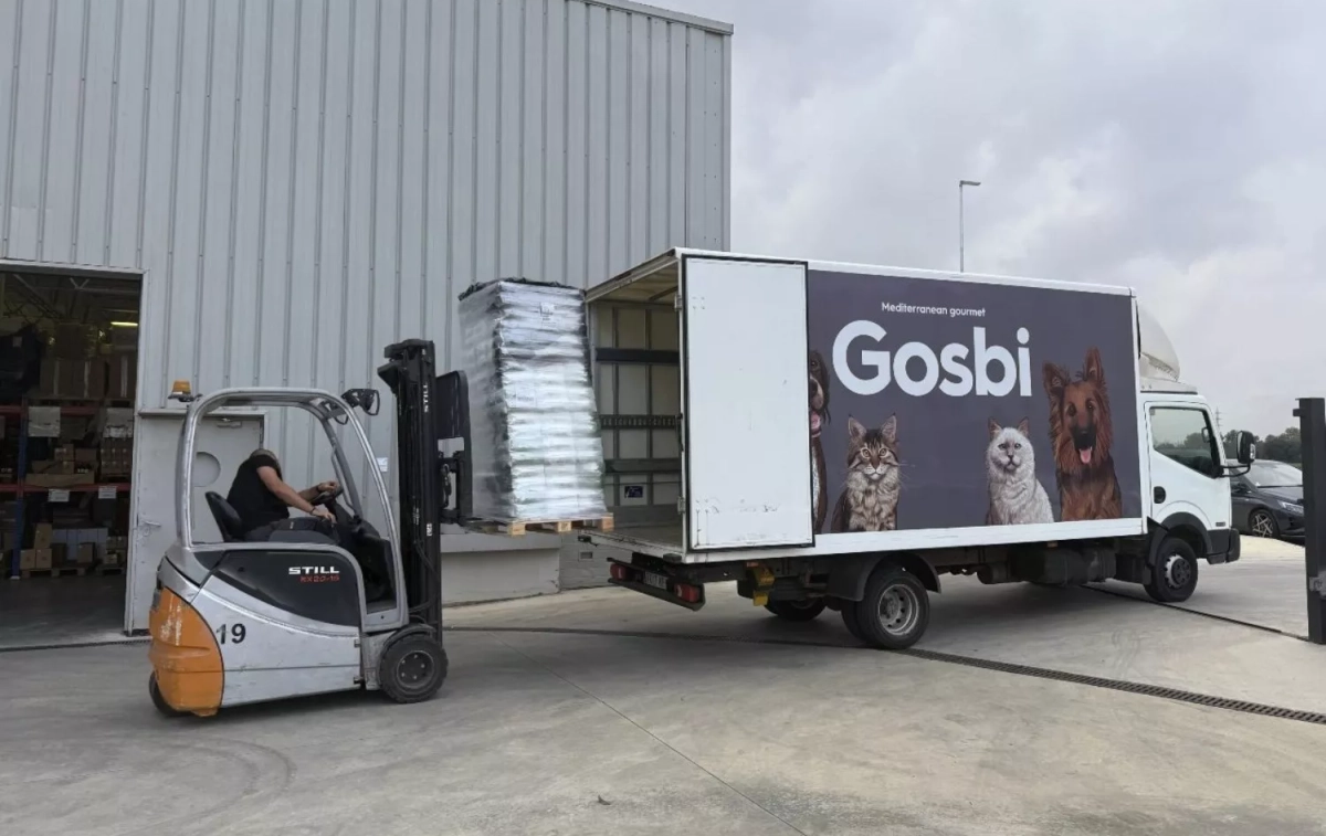 Gosbi ha distribuido 3 toneladas de alimento para perros y gatos en las zonas afectadas REASON WHY Gosbi ha distribuido 3 toneladas de alimento para perros y gatos en las zonas afectadas REASON WHY