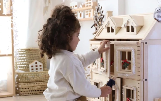 Las casas de muñecas son un juguete estupendo para fomentar distintas áreas cognitivas/ CRECIENDOCONMONTESSORI.COM Las casas de muñecas son un juguete estupendo para fomentar distintas áreas cognitivas/ CRECIENDOCONMONTESSORI.COM