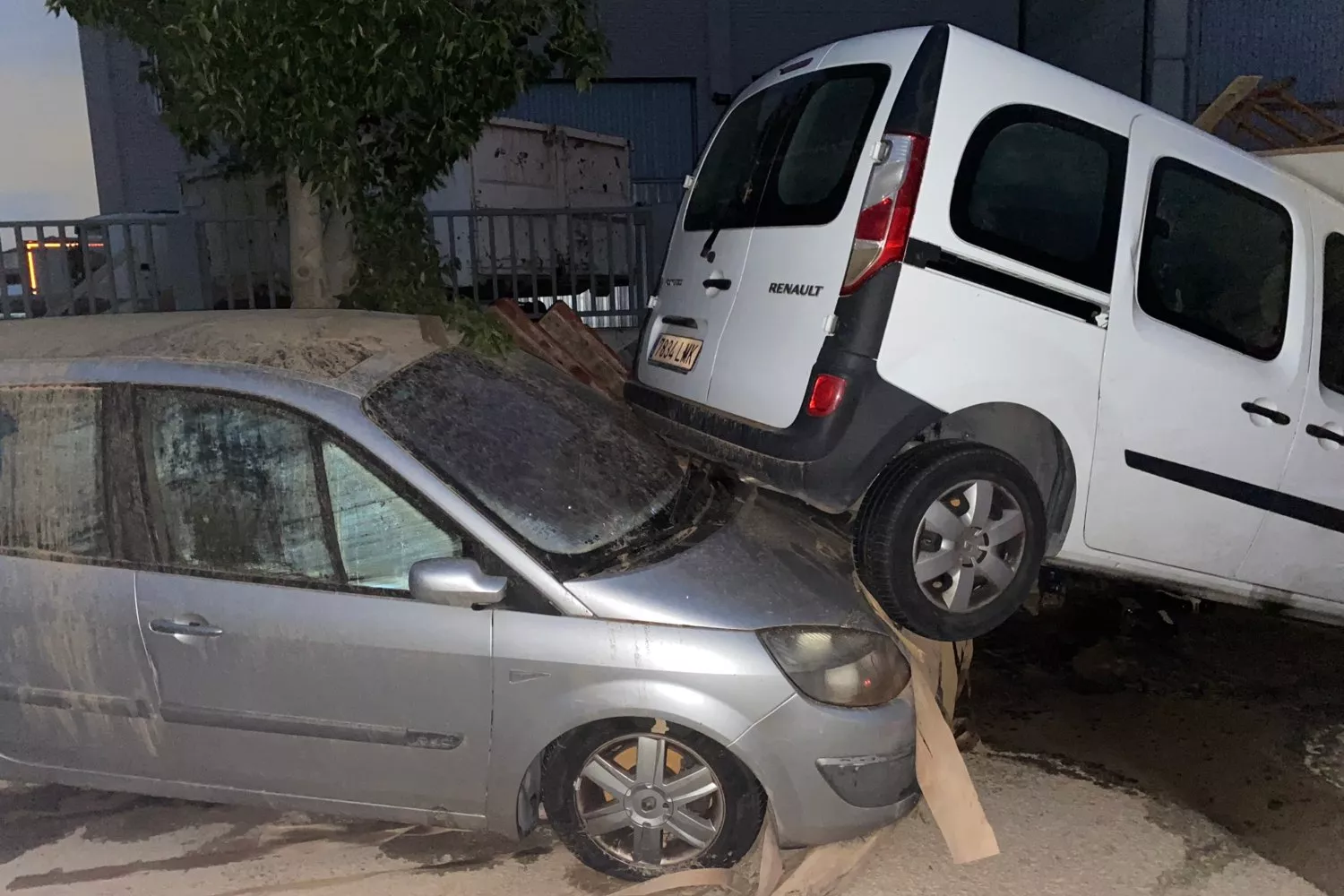 O carro destruído de José Sabater / X