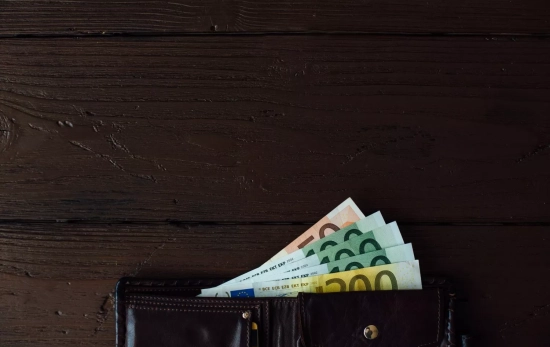 Una cartera con dinero / FREEPIK Una cartera con dinero / FREEPIK