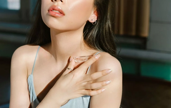 El tono nude con un toque peach añade frescura y modernidad a cualquier rostro/ PEXELS El tono nude con un toque peach añade frescura y modernidad a cualquier rostro/ PEXELS