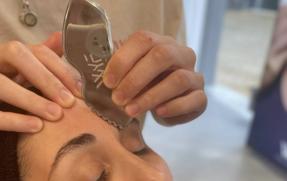 La parte del masaje en la que se utiliza el Gua Sha / WYF La parte del masaje en la que se utiliza el Gua Sha / WYF