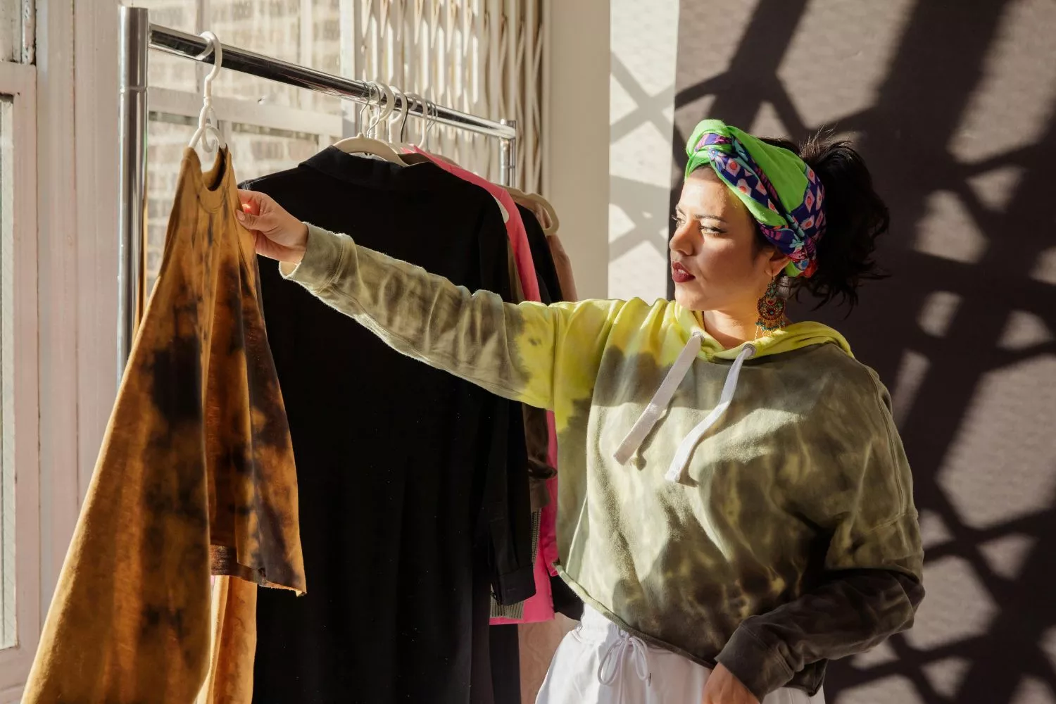 Descubre cómo prevenir gastarte en ropa de mala calidad en tus compras/ PEXELS