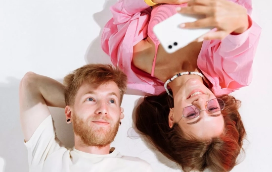 Ni timidez ni vergüenza: por qué motivo tu pareja no te presume en redes sociales, según la psicología/ PEXELS Ni timidez ni vergüenza: por qué motivo tu pareja no te presume en redes sociales, según la psicología/ PEXELS