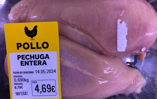Una bandeja de pechuga de pollo de Lidl / TEO CAMINO Una bandeja de pechuga de pollo de Lidl / TEO CAMINO