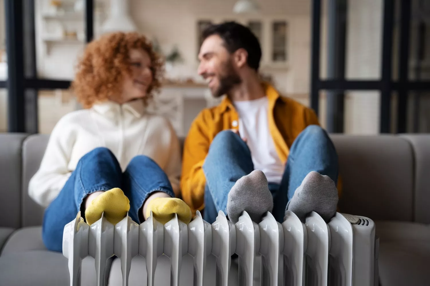 una pareja con una calafaccion