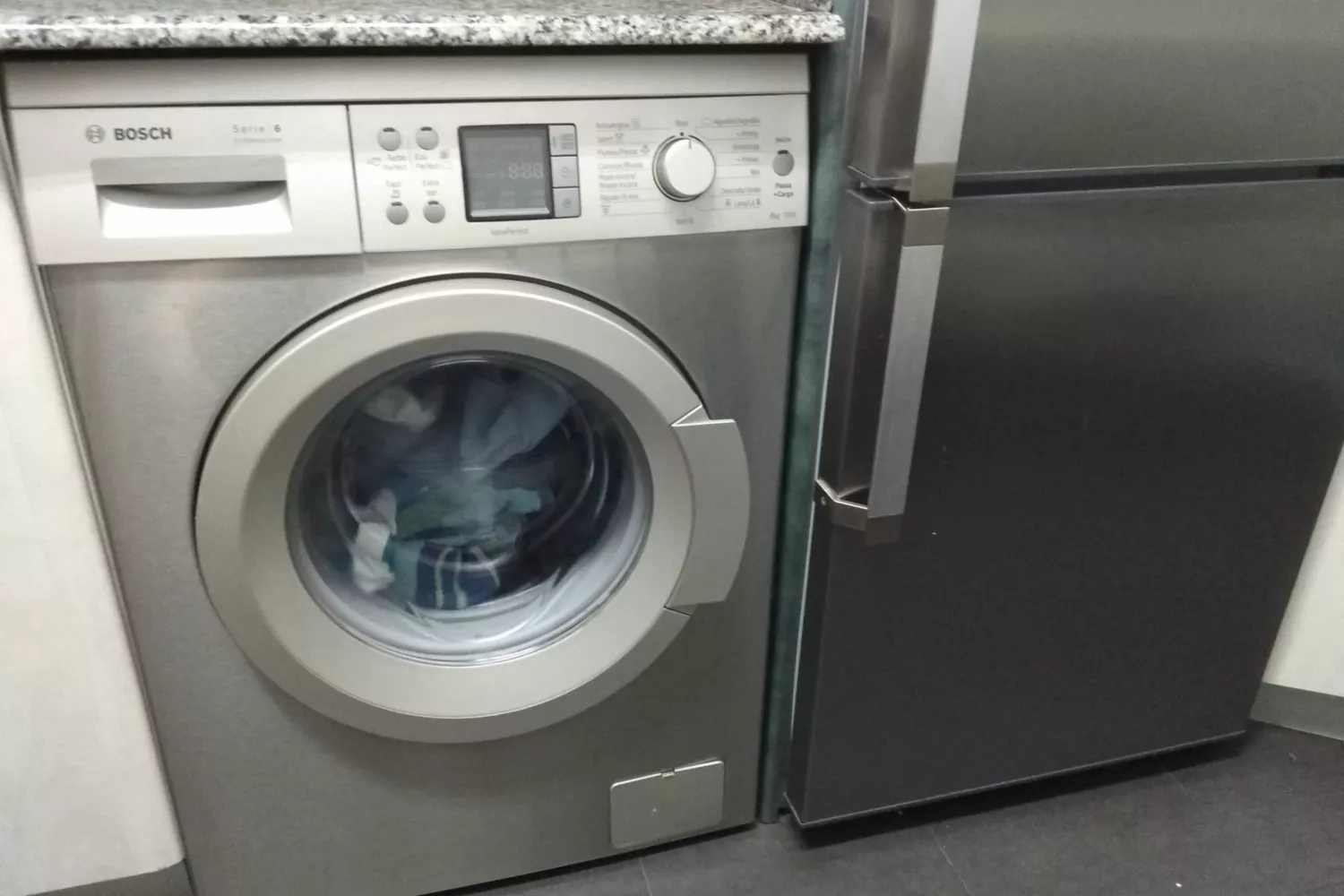 Un electrodoméstico como una lavadora   EP