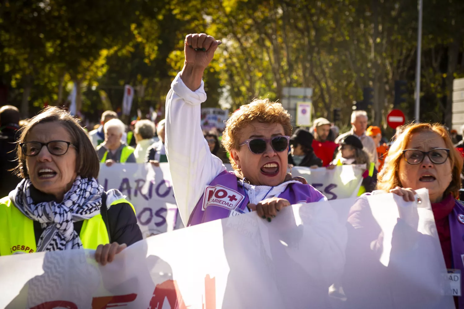 Decenas de personas durante la manifestación por las pensiones públicas, a 26 de octubre de 2024, en Madrid JUAN BARBOSA EP