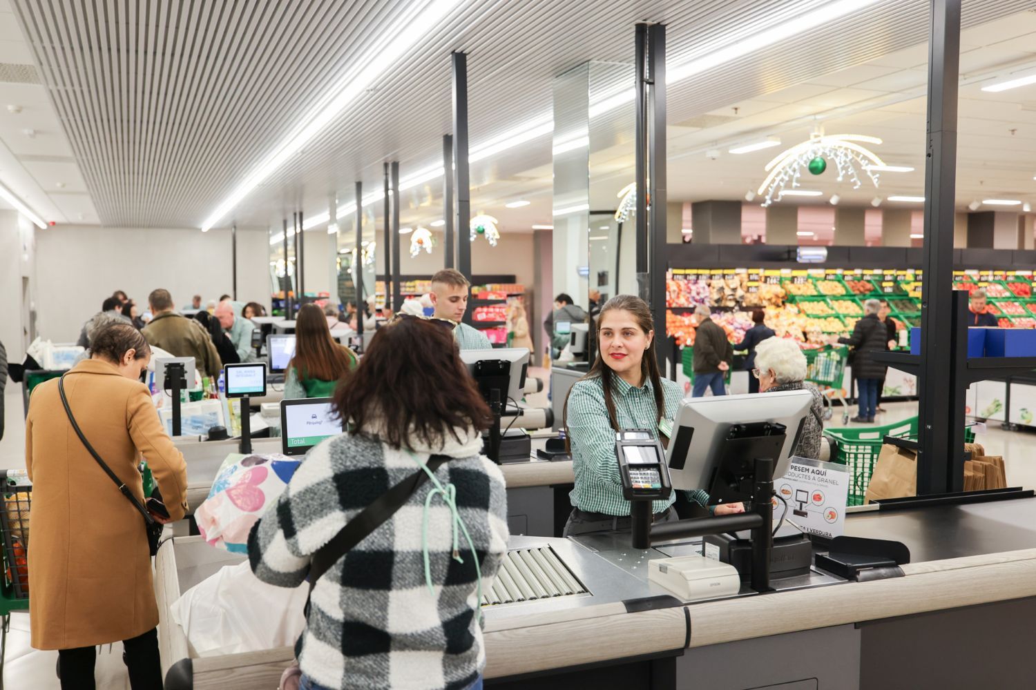 Nuevo supermercado de Mercadona en L'Hospitalet de Llobregat / MERCADONA Nuevo supermercado de Mercadona en L'Hospitalet de Llobregat / MERCADONA