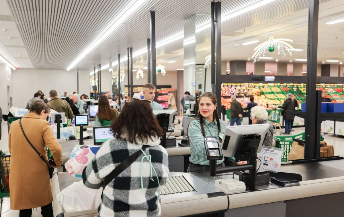 Nuevo supermercado de Mercadona en L'Hospitalet de Llobregat / MERCADONA Nuevo supermercado de Mercadona en L'Hospitalet de Llobregat / MERCADONA