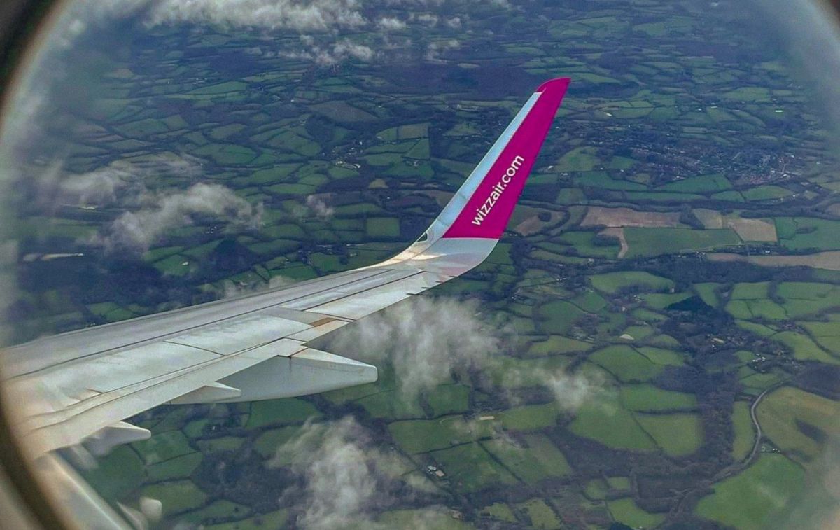 Un avión de Wizz Air / WIZZ AIR - X Un avión de Wizz Air / WIZZ AIR - X