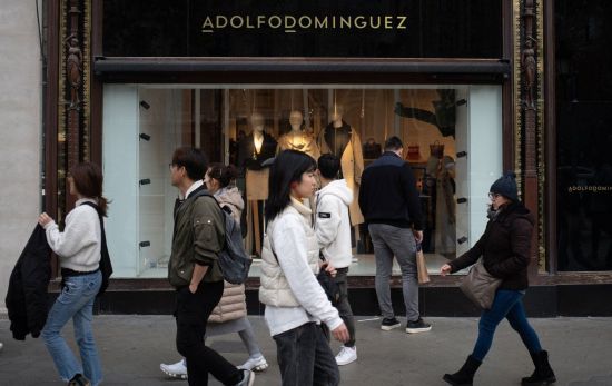 Una tienda de Adolfo Domínguez / DAVID ZORRAKINO - EUROPA PRESS Una tienda de Adolfo Domínguez / DAVID ZORRAKINO - EUROPA PRESS