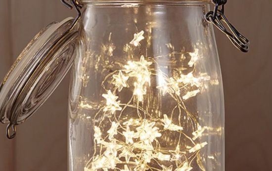 Idea decorativa de luces blancas en un tarro/ PINTEREST Idea decorativa de luces blancas en un tarro/ PINTEREST