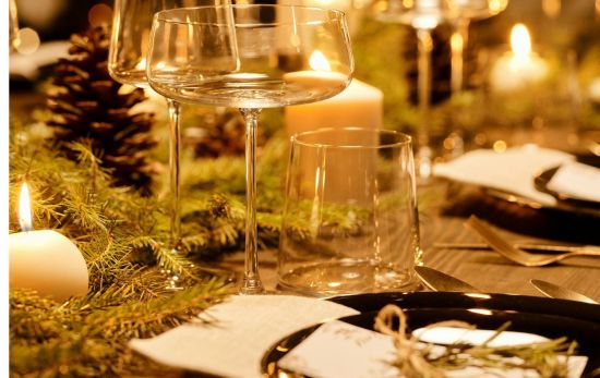 Una mesa de Navidad preparada para la cena/ PEXELS Una mesa de Navidad preparada para la cena/ PEXELS