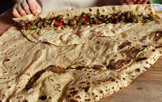 Una persona elabora un entrante con harinas para la cena de navidad/ PEXELS Una persona elabora un entrante con harinas para la cena de navidad/ PEXELS