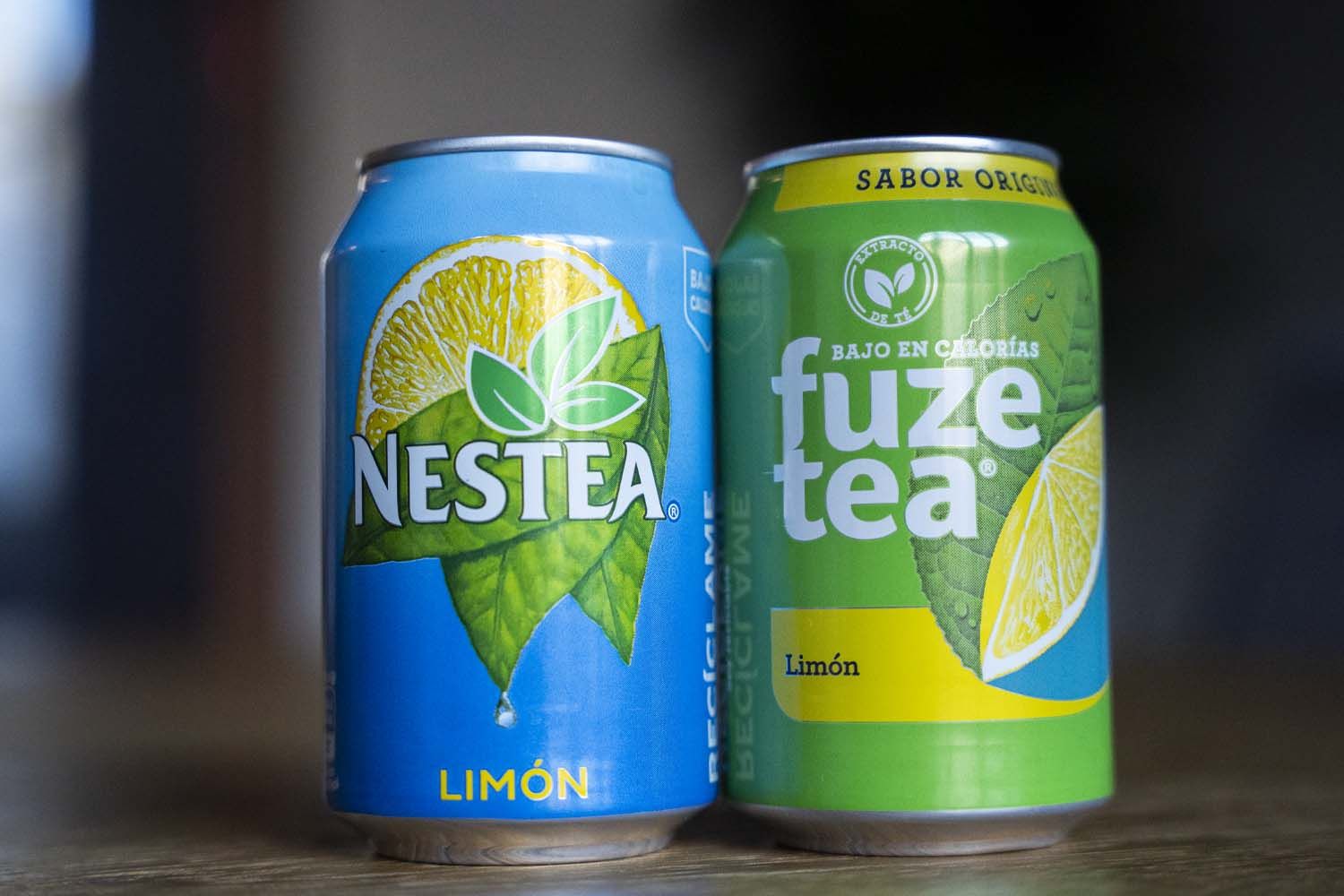 Duas latas de Nestea e Fuze Tea / CG